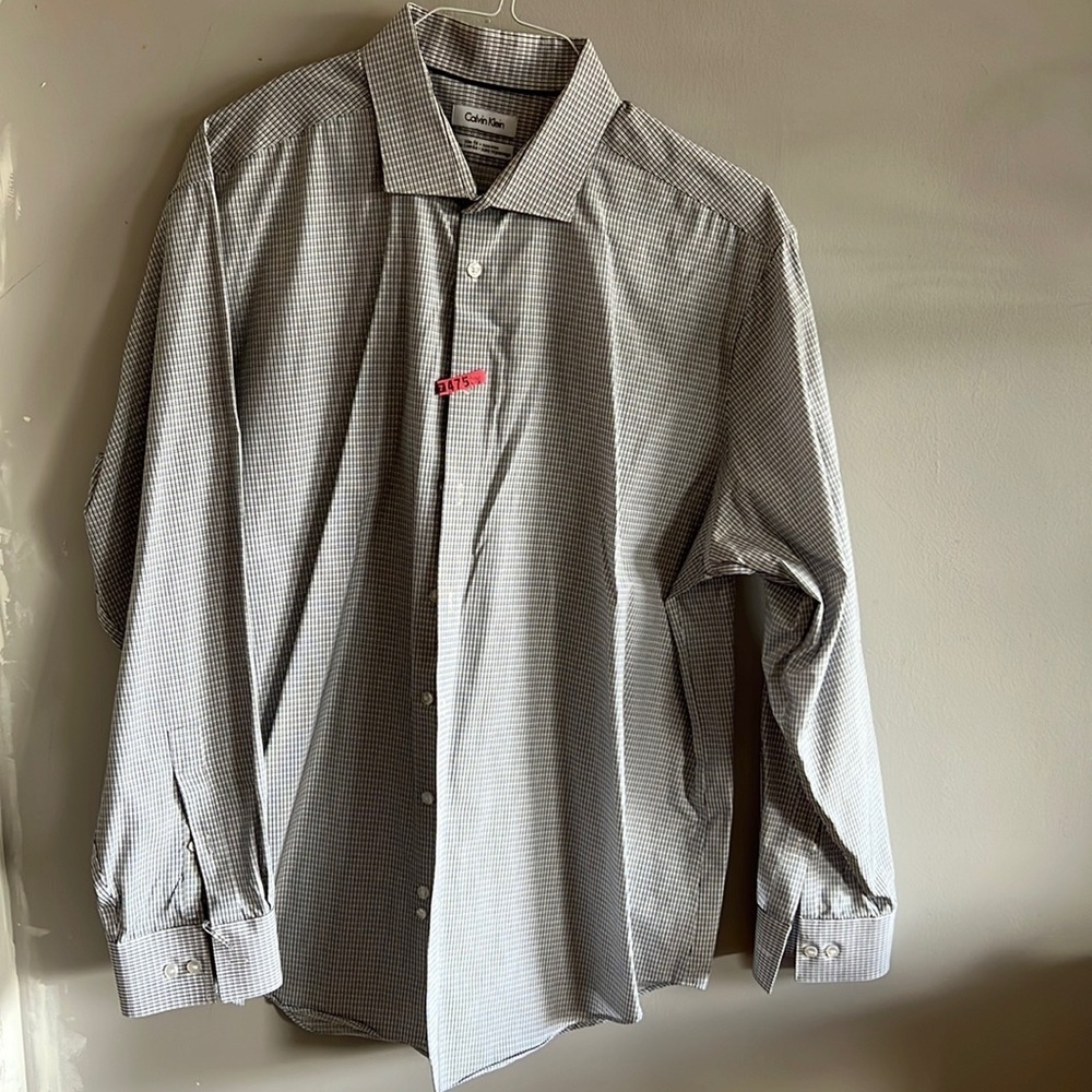 Slim fit, non iron button down